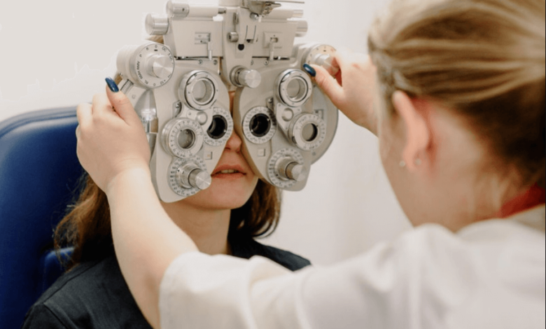 how to become an ophthalmologist