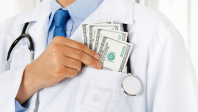 how much does a doctor make a year