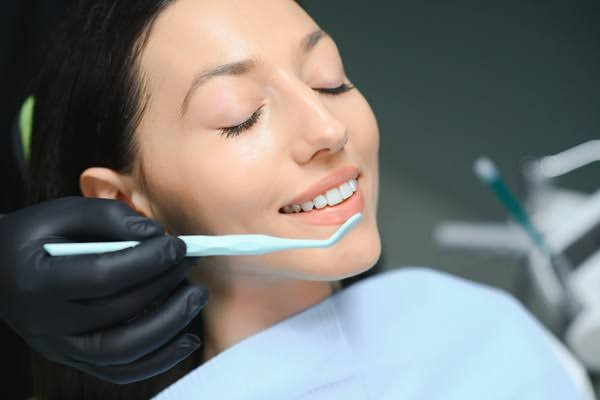 Cosmetic Dentistry vs General Dentistry: What's the Difference?